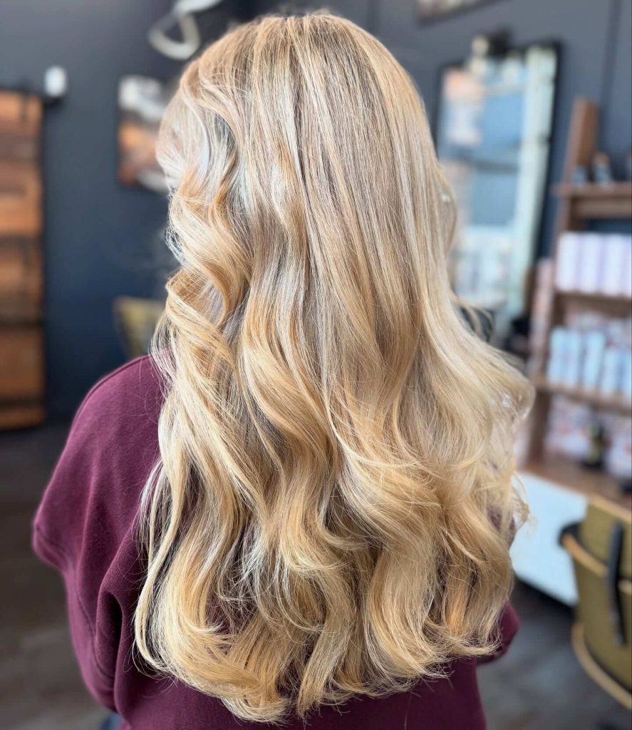 baleyage na kręconych włosach Rozczochrany Harry salon fryzjerski Warszawa Wola